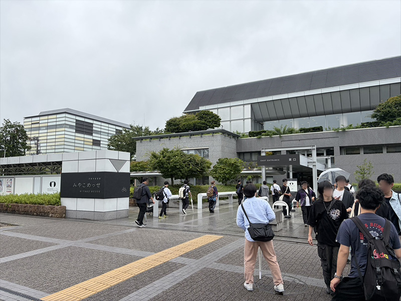 会場